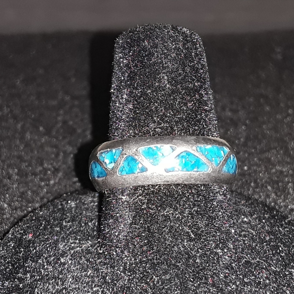 Sterling Silver Turquoise Chip Inlaid Ring - 7 - EUC
